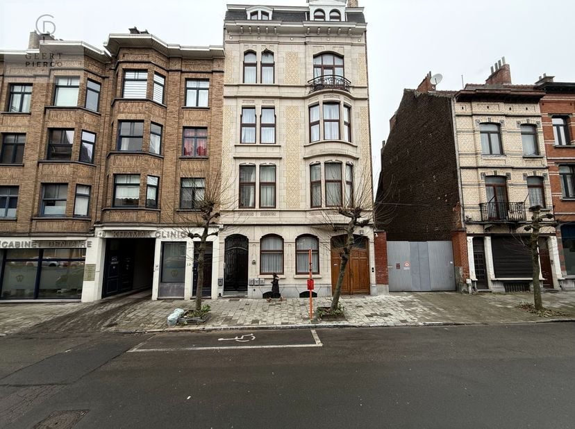 Immeuble de rapport de caractère – 5 appartements loués – Opportunité rare à Schaerbeek !&lt;br /&gt;
&lt;br /&gt;
Pour plus d&#039;informations, veuillez contacter no