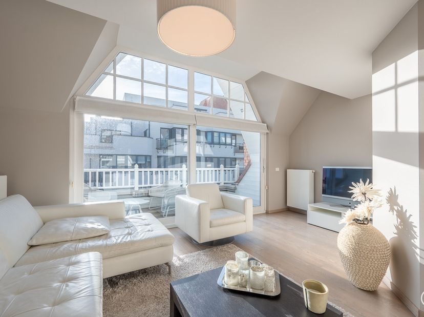 Zonnig en ruim duplex appartement met zuidgericht terras gelegen in de Zoutelaan te Knokke.&lt;br /&gt;
Dit prachtige duplex appartement biedt een uitsteken