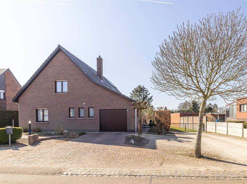 - Dak geïsoleerd&lt;br /&gt;
- Gunstig EPC label C&lt;br /&gt;
- 9 zonnepanelen met thuisbatterij&lt;br /&gt;
- CV ketel 2017 &lt;br /&gt;
- Woning asbestveilig&lt;br /&gt;
Centraa