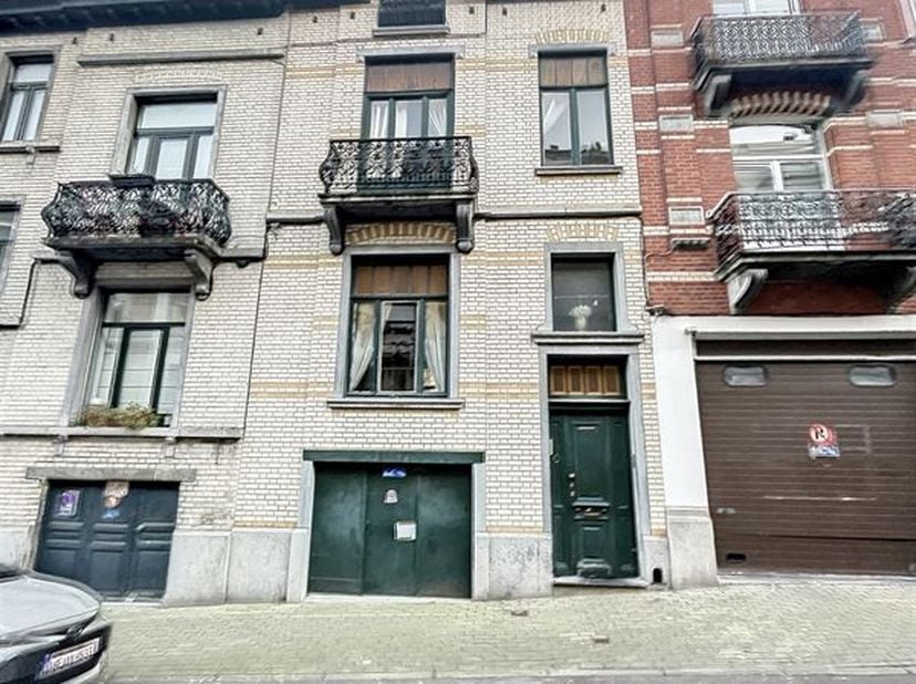 Quartier Jourdan/Jardin Louis Hap - 1 huis met 5 slaapkamers + bureau en garage van +/- 185m² en 1 huis met 4 slaapkamers van +/-135m² met een binnenp
