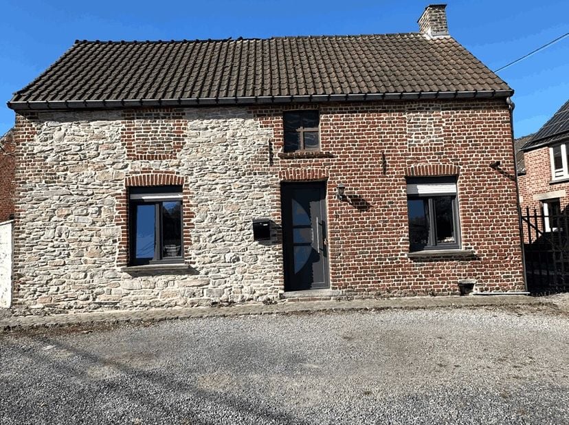 Idéalement située dans un quartier calme , cette maison 4 façades à rénover offre un fort potentiel pour une première acquisition ou un projet d&#039;inves