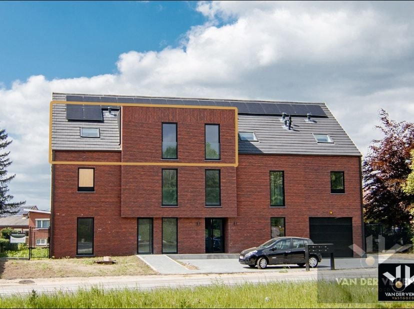 Lichtrijk nieuwbouwappartement met 2 slaapkamers en een terras op een goed bereikbare locatie! &lt;br /&gt;
&lt;br /&gt;
Troeven: &lt;br /&gt;
- Zeer goed gelegen &lt;br /