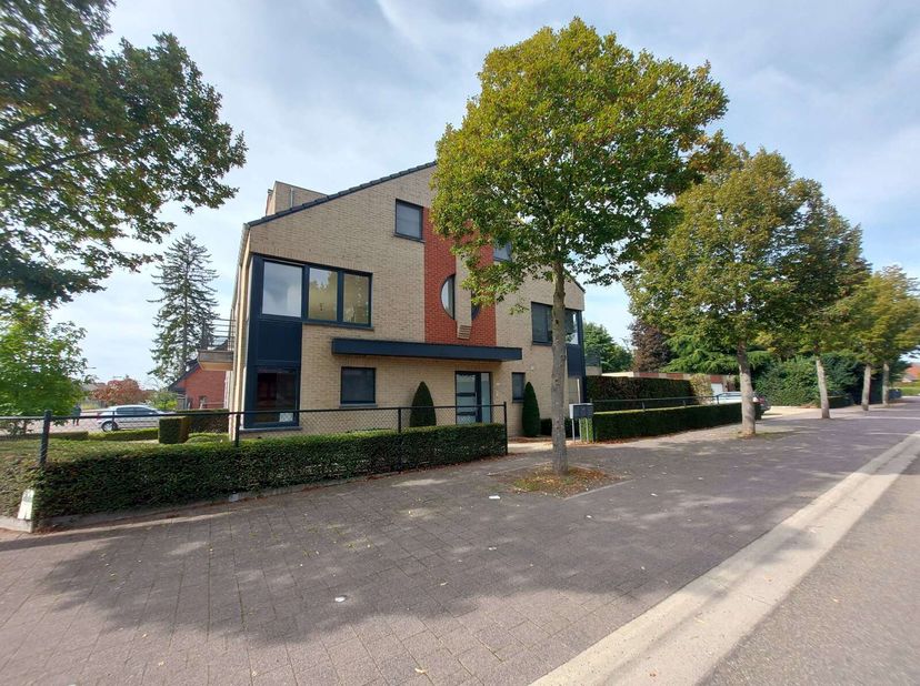 Prachtig Gelijkvloers Appartement in het Hart van Maasmechelen&lt;br /&gt;
Dit ruime gelijkvloers appartement is een opvallende verschijning in het centrum