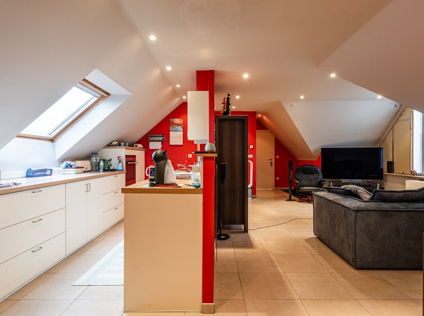 Indeling:&lt;br /&gt;
- leefruimte met zit- en eethoek&lt;br /&gt;
- volledig uitgeruste keuken met alle nodige comfort&lt;br /&gt;
- praktische berging&lt;br /&gt;
- 2 slaap