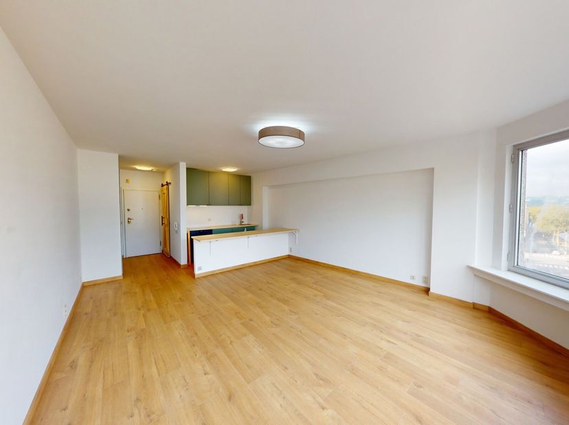 Studio quai Godefroid Kurth avec une magnifique vue sur la Meuse.&lt;br /&gt;
Antoine Immo a le plaisir de vous présenter ce charmant studio rénové, idéalem