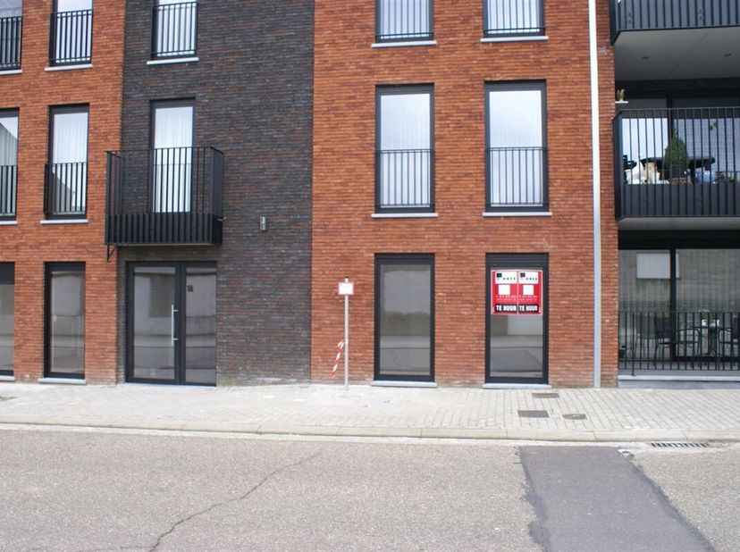 Modern appartement met 1 slaapkamer, terras, fietsenstalling en garage aan de rand van het centrum van Borgloon.&lt;br /&gt;
De algemene onkosten van € 65 o