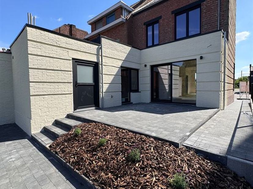 Hoogwaardig afgewerkte Herenhuis in Hasselt met EPC label A en een bewoonbare oppervlakte van 230 m2&lt;br /&gt;
Ontdek dit stijlvol en ruim herenhuis geleg