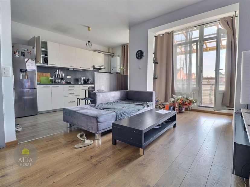 A moins de 5 mins à pied de la Basilique et du Parc Elisabeth, proche de toutes commodités, commerces et transports en commun. Le Bureau ALTA HOME vou