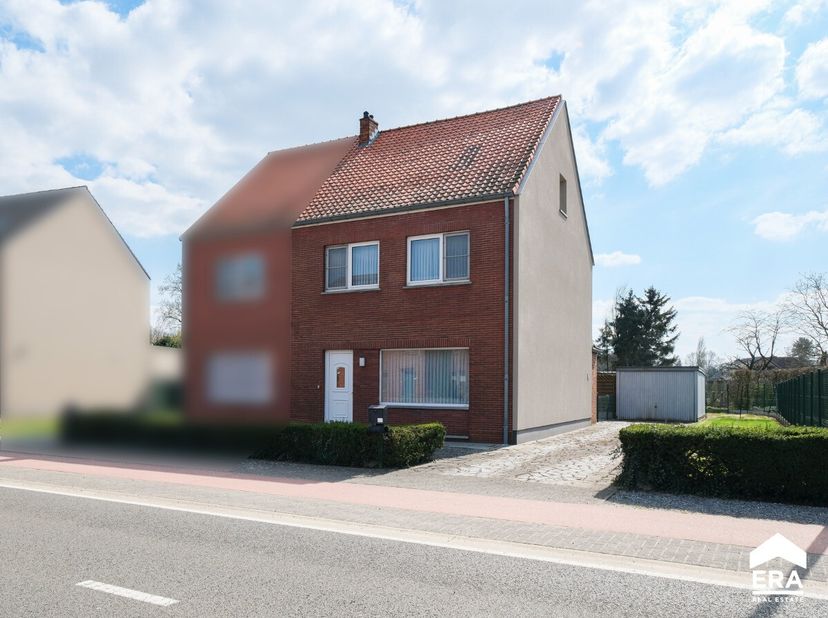 Woning met 3 slaapkamers met een bewoonbare oppervlakte van 165 m² op ruim perceel vlakbij Zonhoven centrum.Voor meer informatie ga naar https://www.e