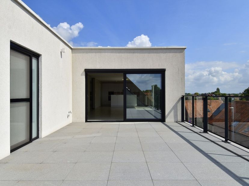 Schitterend afgewerkt appartement met een oppervlakte van maar liefst 134m² op een top locatie in het centrum van Ledegem.&lt;br /&gt;
U geniet als bewoner