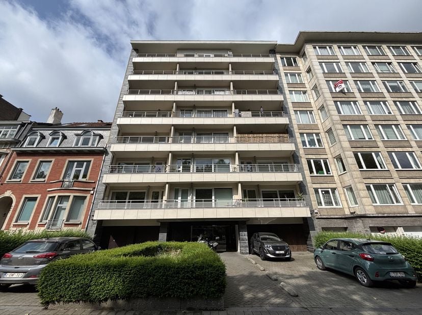 SCHAERBEEK - Quartier Meiser Bel appartement de +/- 51m² (selon le PEB). Appartement idéalement situé à proximité de Meiser, desservi par les trams 7,
