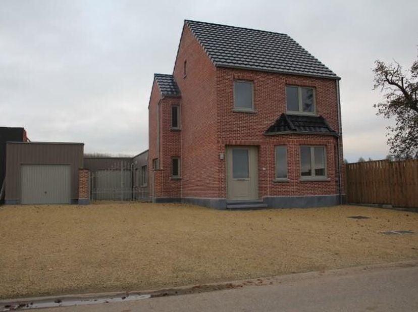 Borgloon, Oorsprongstraat 114: Volledig gerenoveerde woning met drie slaapkamers waarvan één op het gelijkvloers, zeer energiezuinig en voorzien van a