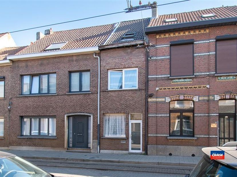 HOBOKEN | RIJWONING MET DRIE SLAAPKAMERS, TUIN EN ACHTERLIGGENDE GARAGEBOX OP EEN TOTALE GRONDOPPERVLAKTE VAN 130m² | EPC 315 | &lt;br /&gt;
Indeling als vo