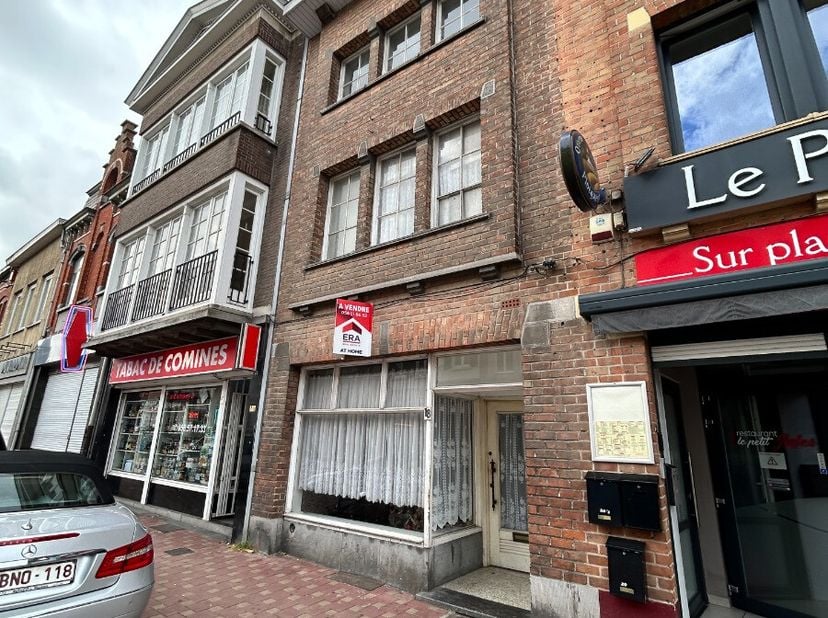 Handelspand met woonst te koop in Komen.Op zoek naar een handelspand met woonst met veel mogelijkheden? Bel snel voor een bezoek naar Jan.Troeven: Com