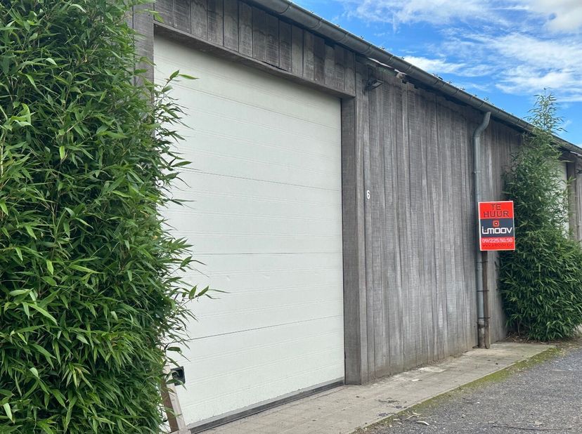 Zeer ruime en veilige opslagplaats voor professionele verhuur; op een zeer gunstige locatie aan de rand van Gent  (Deurle - Sint-Martens-Latem - De Pi