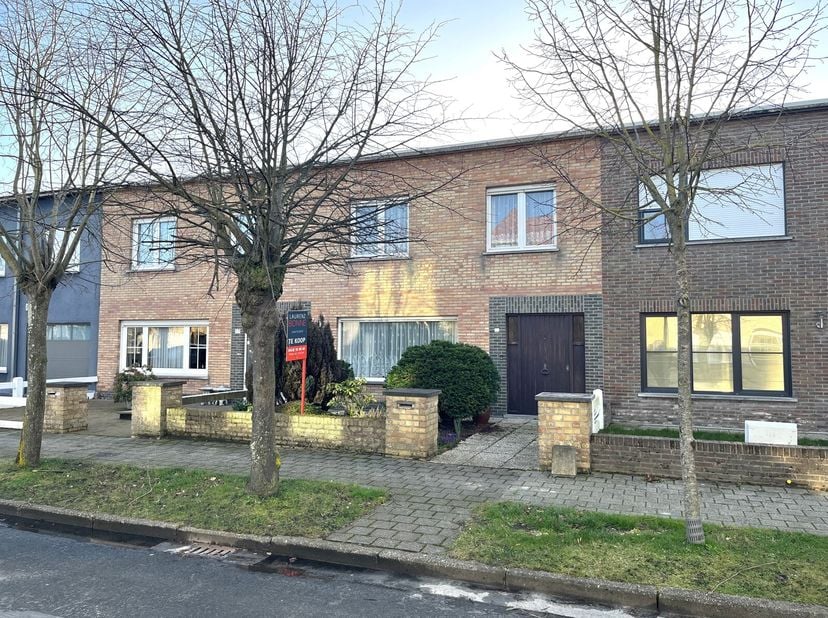 Deze woning is gelegen in een rustige straat in de omgeving van het voormalige ziekenhuis  omgeving Zoute Schorre.&lt;br /&gt;
Na renovatie kan deze woning