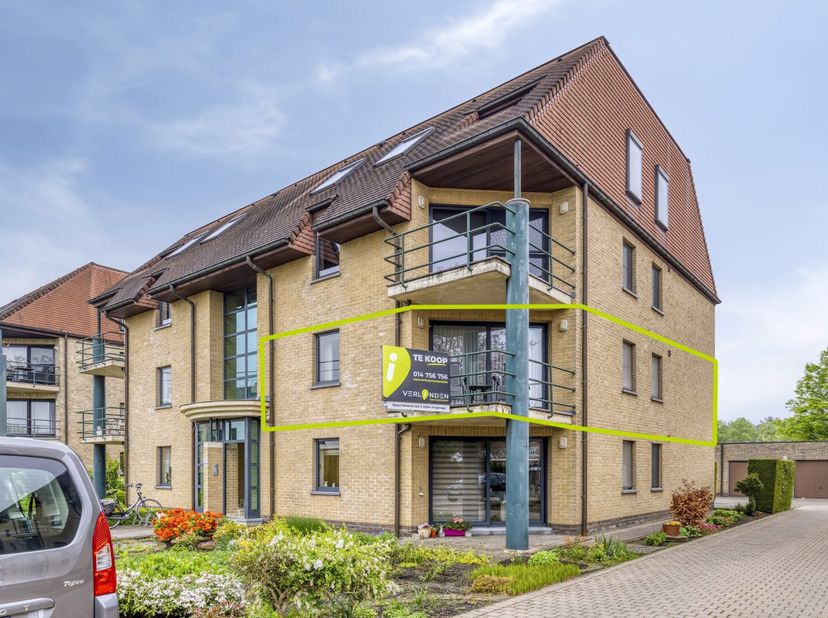 Dit appartement bevindt zich op de 1ste verdieping (lift aanwezig) van een kleinschalig gebouw met 8 appartementen, en is centraal gelegen te Westerlo