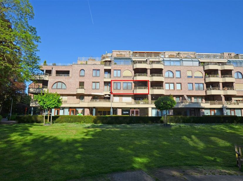 De centrale ligging, het terras met mooi zicht op het Villerspark, de kwaliteitsvolle materialen en de grote oppervlakte van ± 164 m², zijn de belangr