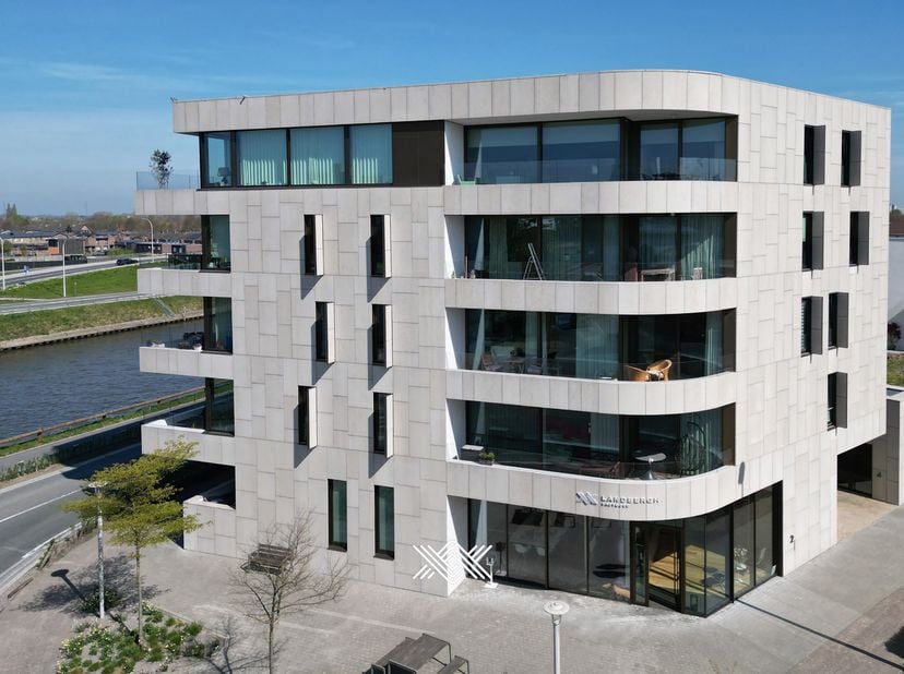 HUUROVEREENKOMST IN OPMAAK&lt;br /&gt;
Dit doorzon appartement van ca. 109 m2  met zonneterras uitkijkend op de Vaart en een balkon met zicht op de binnentu