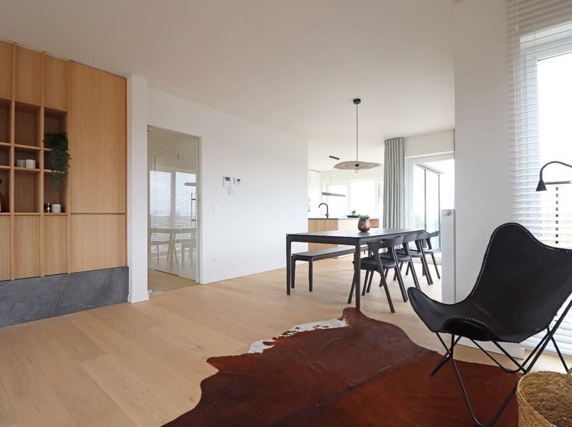 Deze prachtige penthouse met open zicht heeft een bewoonbare oppervlakte van 150 m² en beschikt over 3 slaapkamers.&lt;br /&gt;
Dit project bestaat uit twee