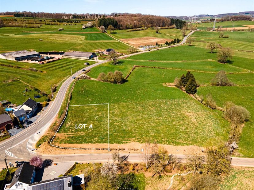 W Immobilière vous propose dans le charmant village d&#039;Habergy (Messancy), un superbe terrain constructible de 12 ARES 85CA, idéalement situé dans un s