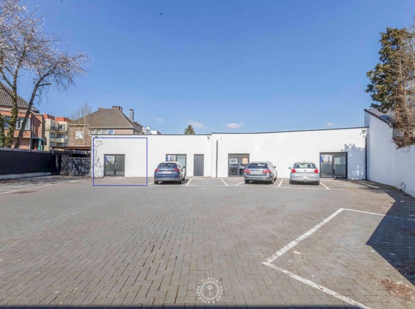 Kwalitatief kantoor op toplocatie in het centrum van Temse, nabij openbaar vervoer en invalswegen. &lt;br /&gt;
Dit modern kantoor (A2) met een oppervlakte