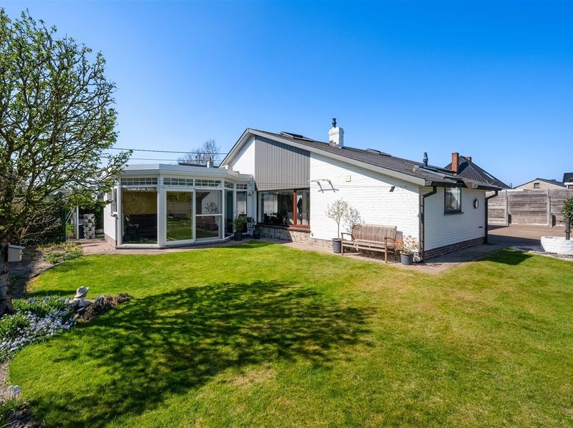 Instapklare woning met grote tuin en 4 slaapkamers!&lt;br /&gt;
Deze woning is rustig gelegen, nabij het centrum van Laarne; vlot bereikbaar!&lt;br /&gt;
Troeven