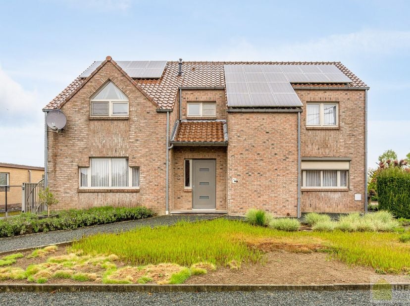 RUIME EN PERFECT ONDERHOUDEN WONING MET 4 SLAAPKAMERS OP KNAP PERCEEL VAN MAAR LIEFST 14A61CA! - De woning omvat maar liefst +-258m² netto bewoonbare