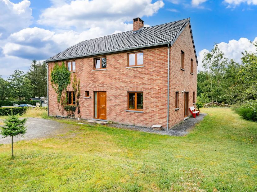 OPTION EBimmo vous propose cette spacieuse villa récente, tout confort, offrant de très beaux espaces aménagés et située au calme dans un domaine aéré