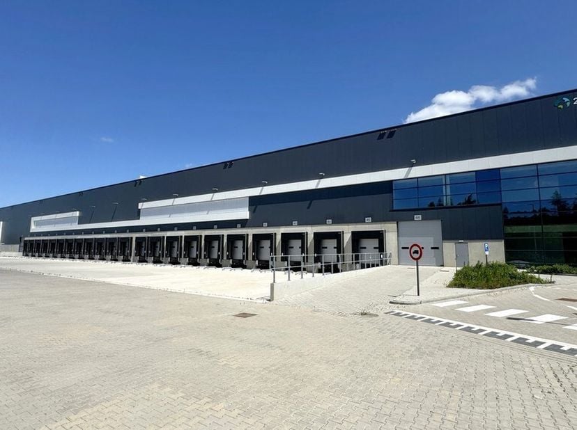 11 560m² entrepôt + 957m² mezzanine + 248m² bureau dans un projet logistique durable&lt;br /&gt;
Emplacement : dans la zone industrielle Krekelenberg II, su
