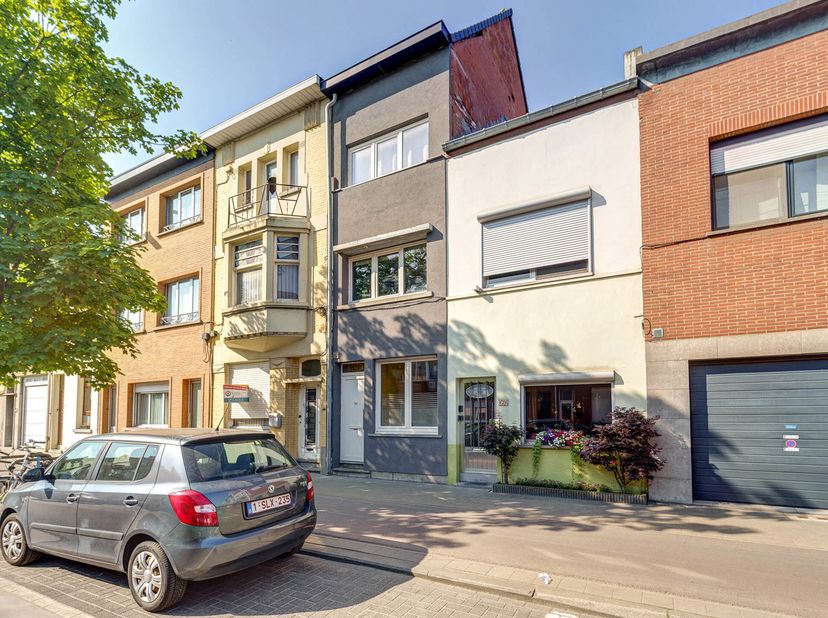 Interesse?  Vragen? Neem gerust contact op met Roeland Hilderson via roeland@copandi.be of via +32 495 19 30 82.&lt;br /&gt;
Deze charmante woning werd voll