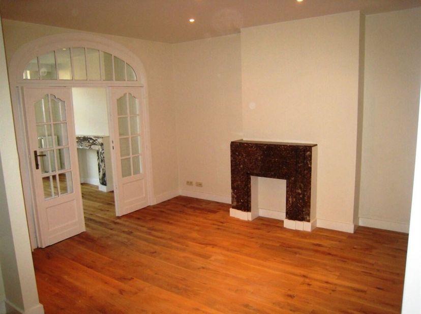 L&#039;agence immobilière Contigo vous propose un magnifique duplex, à SCHAERBEEK, quartier &quot;Dailly&quot;, dans une ancienne maison, pour une surface de +/- 115