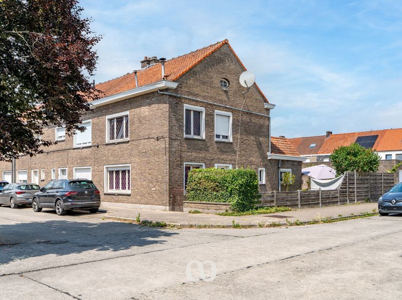 Cherchez-vous une maison à rafraîchir dans un quartier calme et agréable, à deux pas du centre d&#039;Oudenaarde? Trouvé!&lt;br /&gt;
Son emplacement exceptionne