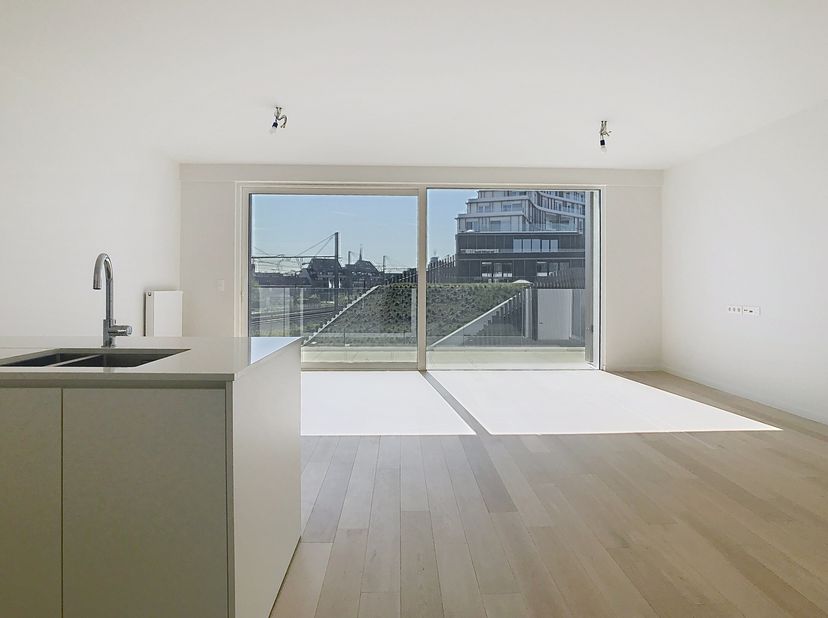 Le moyen le plus rapide pour visiter cet appartement? Demandez votre visite via le bouton rouge de notre site Web (www.dewaele.com) et vous serez cont