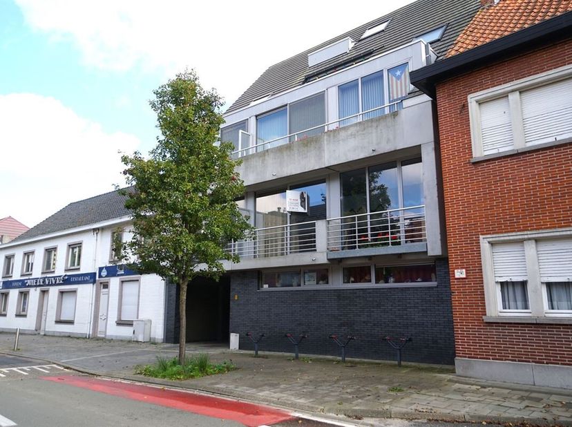 Voor meer informatie betreft de woning, gelieve te surfen naar: https://verdegemvastgoed.be/project/21065/vh_oosteeklo_oosteeklo-dorp-29_2&lt;br /&gt;
Indie