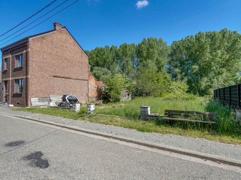 Weldra meer foto&#039;s.&lt;br /&gt;
Deze bouwgrond ligt vlak aan de taalgrens, in het rustige Ezemaal. De grond heeft een grootte van 620 m² en leent zich voor