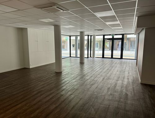                                         Rez-de-chaussée commercial à louer à Haacht, € 1.800
