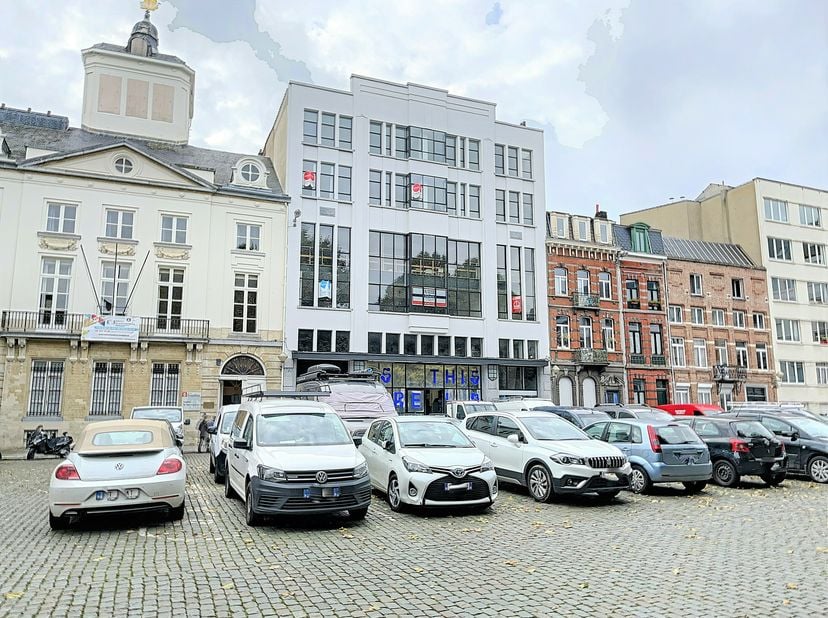 Immeuble commercial unique à louer situé sur le Nouveau Graanmarkt, au centre de Bruxelles. &lt;br /&gt;
L&#039;ancien bâtiment de l&#039;usine sera transformé en un