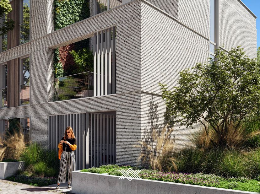 Deze schakelwoning van 192m² bestaat uit drie bouwlagen met op het gelijkvloers een inkomhal met gastentoilet en wasberging uitkomende in de eet- en l