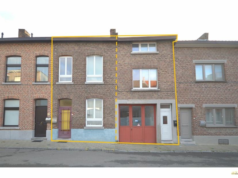 Twee stadswoningen met ruime garage, stadstuin + terrassen &lt;br /&gt;
Wij vinden deze twee woningen terug in hartje Sint-Truiden, meer bepaald in de Slagm