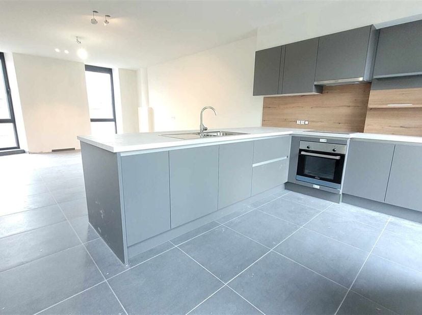 Superbe appartement situé dans un ensemble immobilier historique entièrement rénové avec modernisme tout en préservant le cachet des lieux.&lt;br /&gt;
Il s