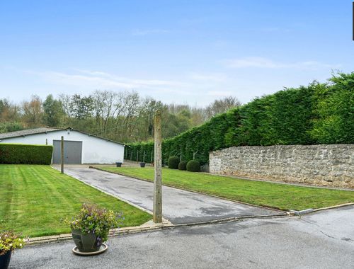                                         Bâtiment commercial à vendre à Assent, € 329.000
