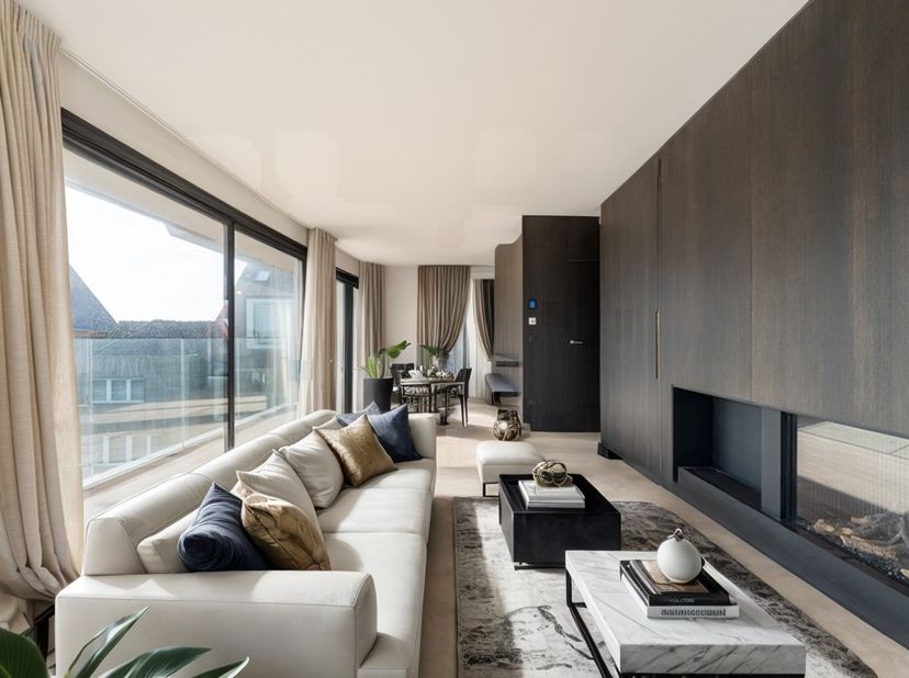 Ervaar ultieme luxe in dit exclusieve duplex penthouse, gelegen op de derde en vierde verdieping van Marktstraat 11. Met een totale woonoppervlakte va