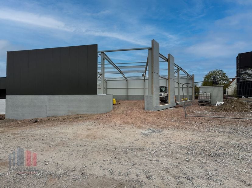 De nieuwe KMO-unit van 445 m² maakt deel uit van het nieuwbouw state-of-the-art bedrijvenpark &#039;&#039;MG PARK ARSELA&#039;&#039; bestaande uit 12 KMO-units te koop, m