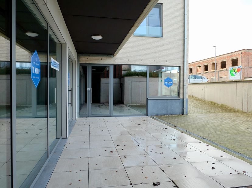 Espace commercial/bureau à vendre dans immeuble neuf moderne dans la Résidence Beaumont II sur un emplacement intéressant près du centre de Geraardsbe