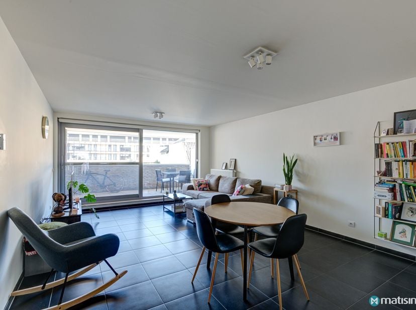 INSTAPKLAAR APPARTEMENT MET 2 SLAAPKAMERS EN AUTOSTAANPLAATS IN HET CENTRUM VAN BILZEN&lt;br /&gt;
&lt;br /&gt;
Dit gezellig, hedendaags appartement is gelegen in