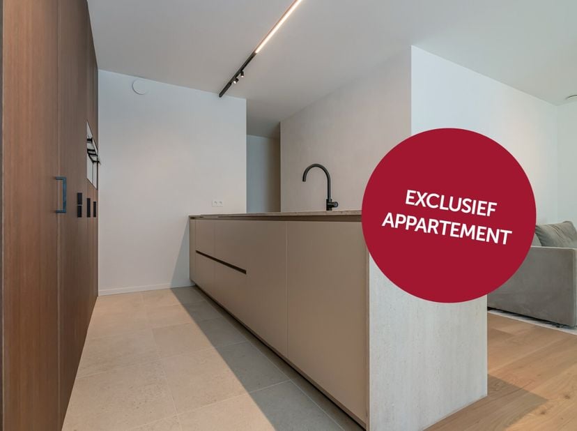 Ontdek dit exclusieve modelappartement van Eribo op de eerste verdieping. Dit appartement is tot in de puntjes afgewerkt inclusief schilderwerk, desig