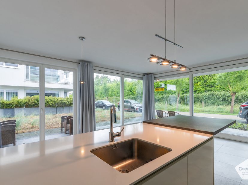 In het residentiële domein &#039;River Valley&#039; te Nieuwpoort vinden we dit prachtige 2-slaapkamer appartement terug.&lt;br /&gt;
Door de fantastische ligging in