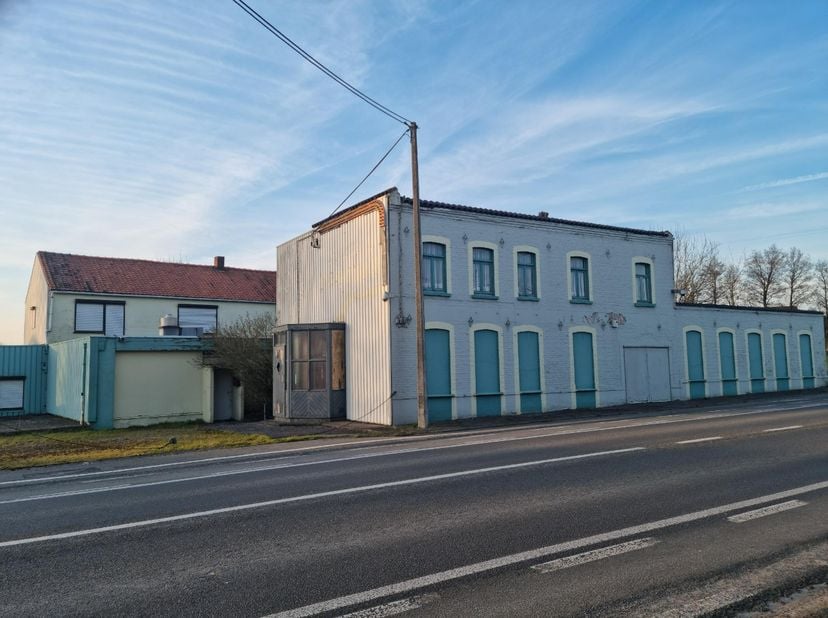 Bedrijfsvastgoed te koop
                    in 7506 Willemeau