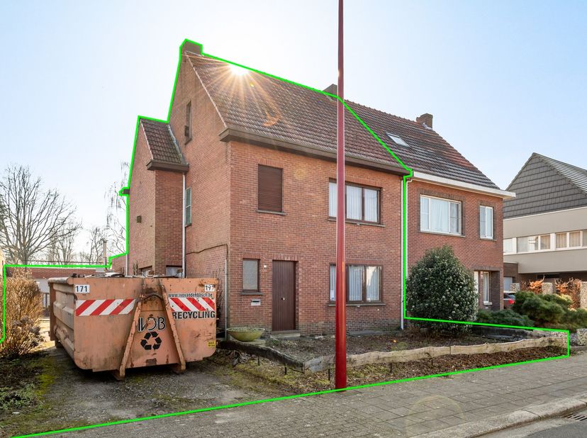 Te renoveren woning met magazijn en veel potentieel op toplocatie in Lint&lt;br /&gt;
&lt;br /&gt;
Deze te renoveren woning is bijzonder gunstig, doch rustig gele
